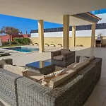 Villa 5 Bedrooms *