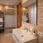 5 Bedrooms *