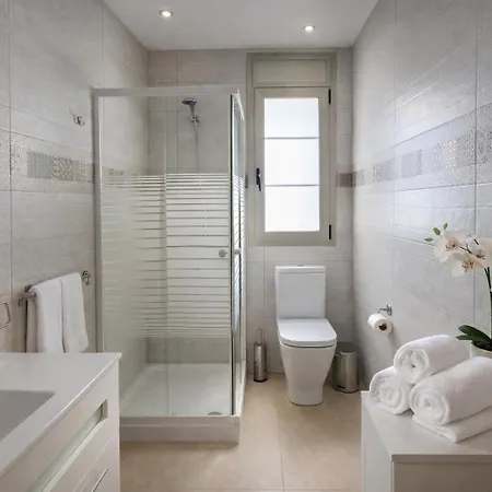 Villa 5 Bedrooms *