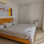 5 Bedrooms Villa *