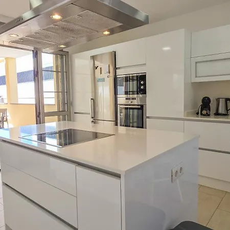 5 Bedrooms Вилла *